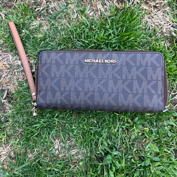 Michael Kors Handbags - Michael kors Wallet